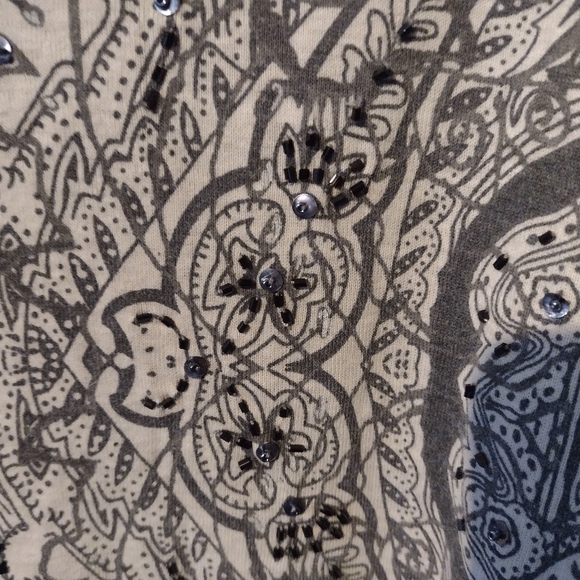 Beaded Paisley Petite cotton tee grays and black - Picture 11 of 11